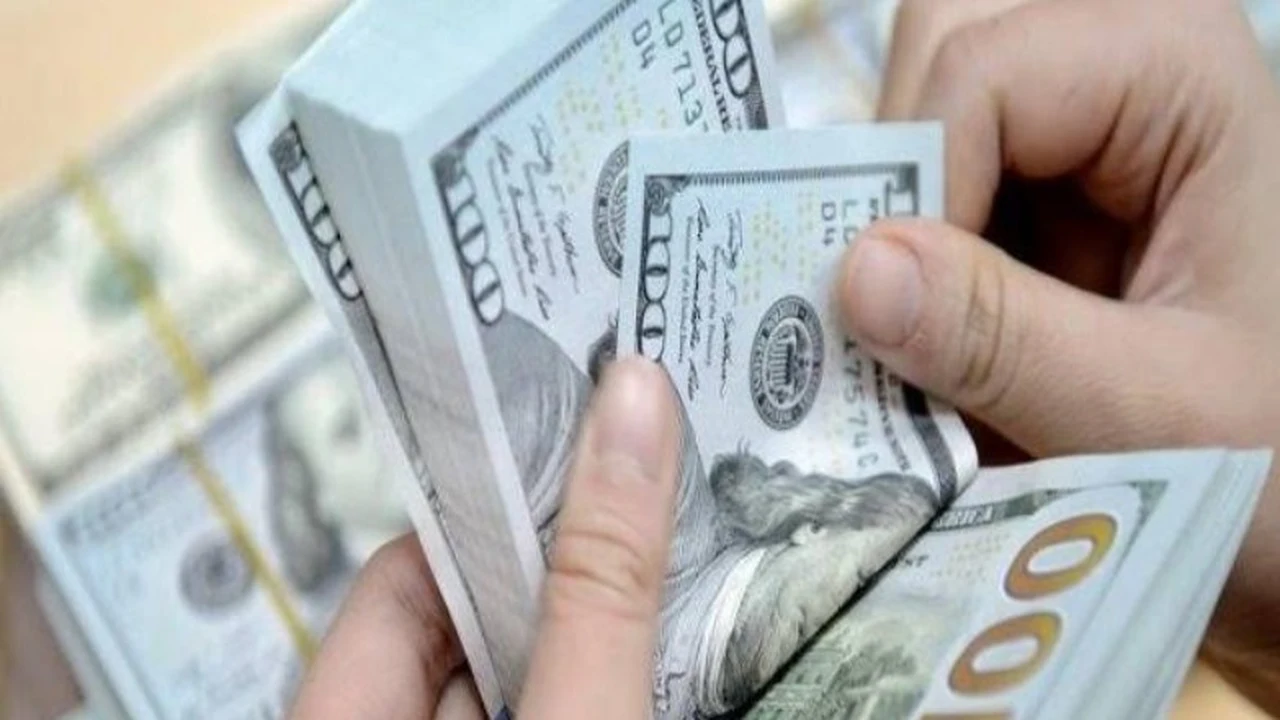 تباين أسعار الدولار مقابل الجنيه في البنوك المصرية خلال تعاملات السبت 7 مارس